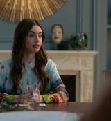 Emily_in_Paris_S01E01_Emily_in_Paris_720p_NF_WEB-DL_DDP5_1_x264-BTN_1221.jpg
