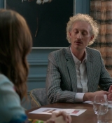 Emily_in_Paris_S01E01_Emily_in_Paris_720p_NF_WEB-DL_DDP5_1_x264-BTN_1265.jpg