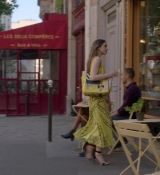 Emily_in_Paris_S01E01_Emily_in_Paris_720p_NF_WEB-DL_DDP5_1_x264-BTN_1580.jpg