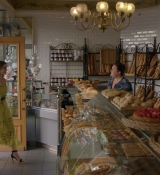 Emily_in_Paris_S01E01_Emily_in_Paris_720p_NF_WEB-DL_DDP5_1_x264-BTN_1583.jpg