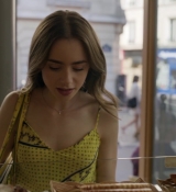 Emily_in_Paris_S01E01_Emily_in_Paris_720p_NF_WEB-DL_DDP5_1_x264-BTN_1587.jpg