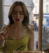 Emily_in_Paris_S01E01_Emily_in_Paris_720p_NF_WEB-DL_DDP5_1_x264-BTN_1593.jpg
