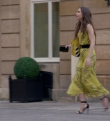 Emily_in_Paris_S01E01_Emily_in_Paris_720p_NF_WEB-DL_DDP5_1_x264-BTN_1691.jpg