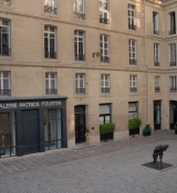 Emily_in_Paris_S01E01_Emily_in_Paris_720p_NF_WEB-DL_DDP5_1_x264-BTN_1705.jpg