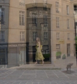 Emily_in_Paris_S01E01_Emily_in_Paris_720p_NF_WEB-DL_DDP5_1_x264-BTN_1710.jpg
