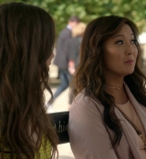 Emily_in_Paris_S01E01_Emily_in_Paris_720p_NF_WEB-DL_DDP5_1_x264-BTN_2009.jpg