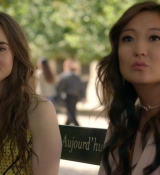 Emily_in_Paris_S01E01_Emily_in_Paris_720p_NF_WEB-DL_DDP5_1_x264-BTN_2037.jpg