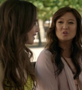 Emily_in_Paris_S01E01_Emily_in_Paris_720p_NF_WEB-DL_DDP5_1_x264-BTN_2053.jpg