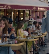 Emily_in_Paris_S01E01_Emily_in_Paris_720p_NF_WEB-DL_DDP5_1_x264-BTN_2250.jpg