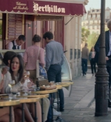 Emily_in_Paris_S01E01_Emily_in_Paris_720p_NF_WEB-DL_DDP5_1_x264-BTN_2328.jpg