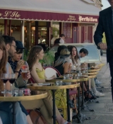 Emily_in_Paris_S01E01_Emily_in_Paris_720p_NF_WEB-DL_DDP5_1_x264-BTN_2535.jpg