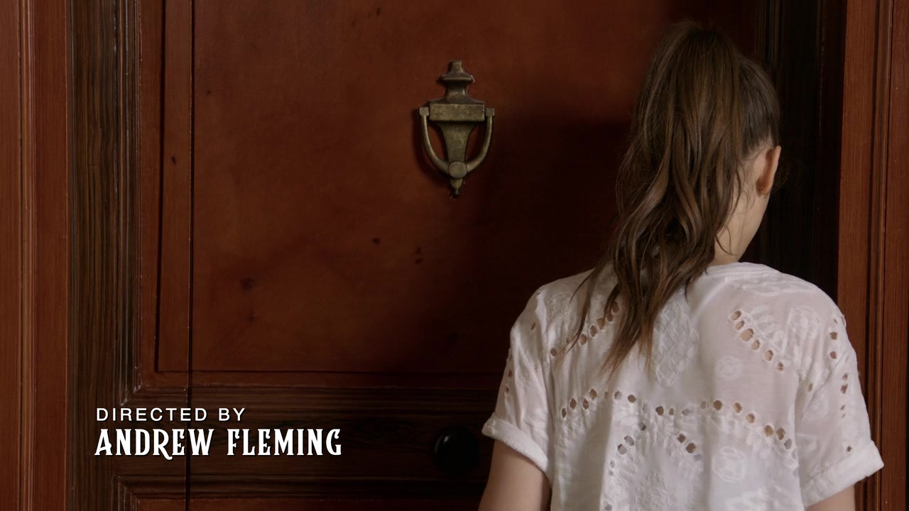 Emily_in_Paris_S01E02_Masculin_Feminin_720p_NF_WEB-DL_DDP5_1_x264-BTN_0046.jpg