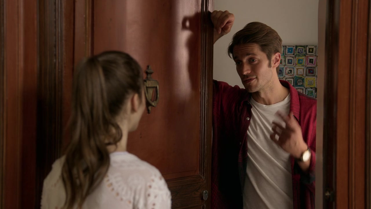 Emily_in_Paris_S01E02_Masculin_Feminin_720p_NF_WEB-DL_DDP5_1_x264-BTN_0064.jpg