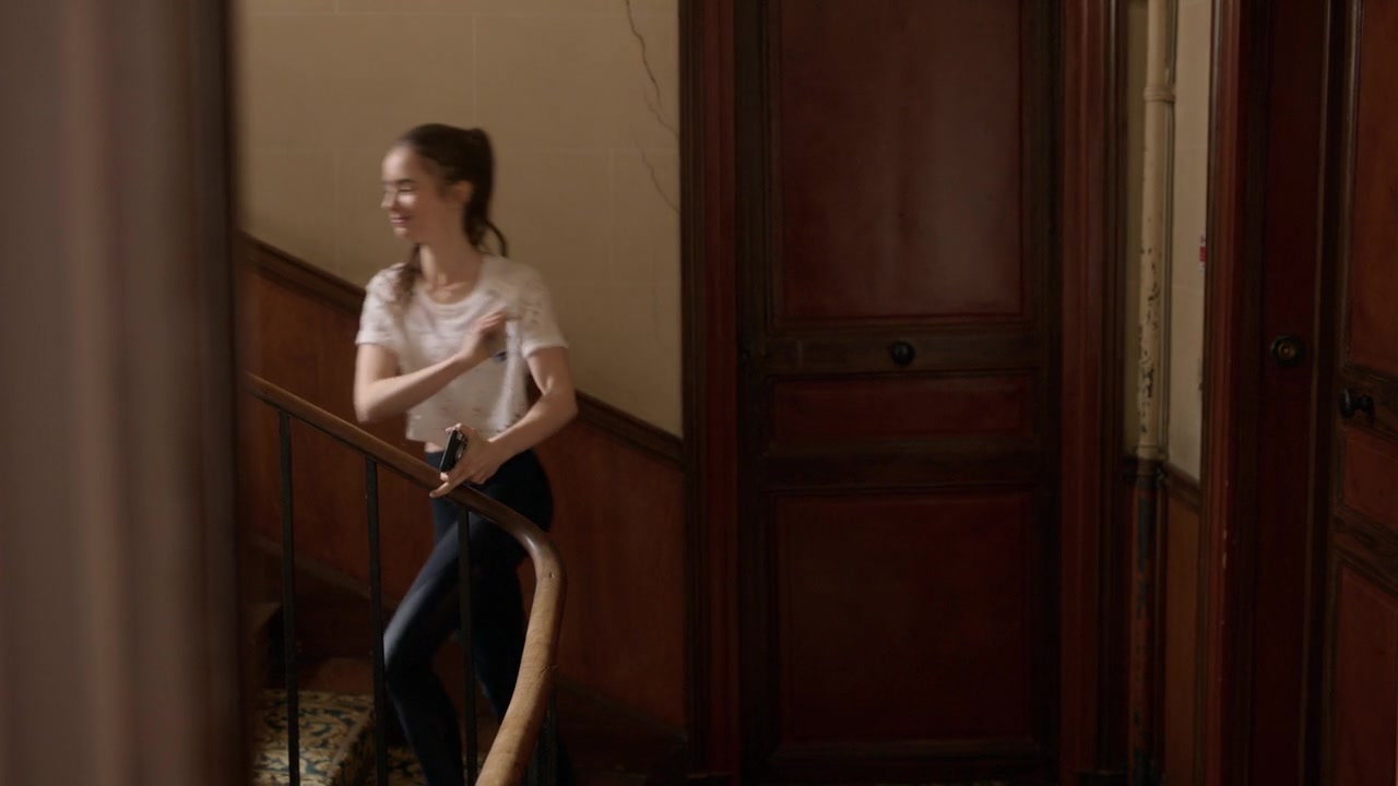 Emily_in_Paris_S01E02_Masculin_Feminin_720p_NF_WEB-DL_DDP5_1_x264-BTN_0076.jpg