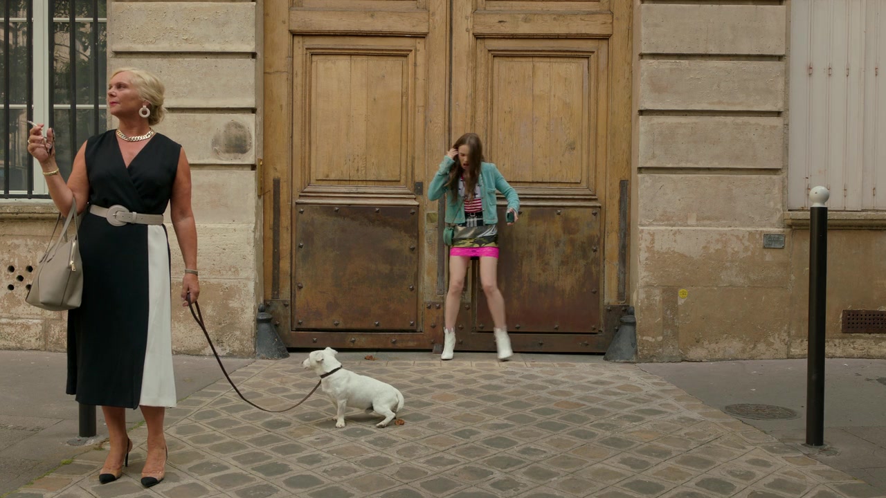 Emily_in_Paris_S01E02_Masculin_Feminin_720p_NF_WEB-DL_DDP5_1_x264-BTN_0087.jpg