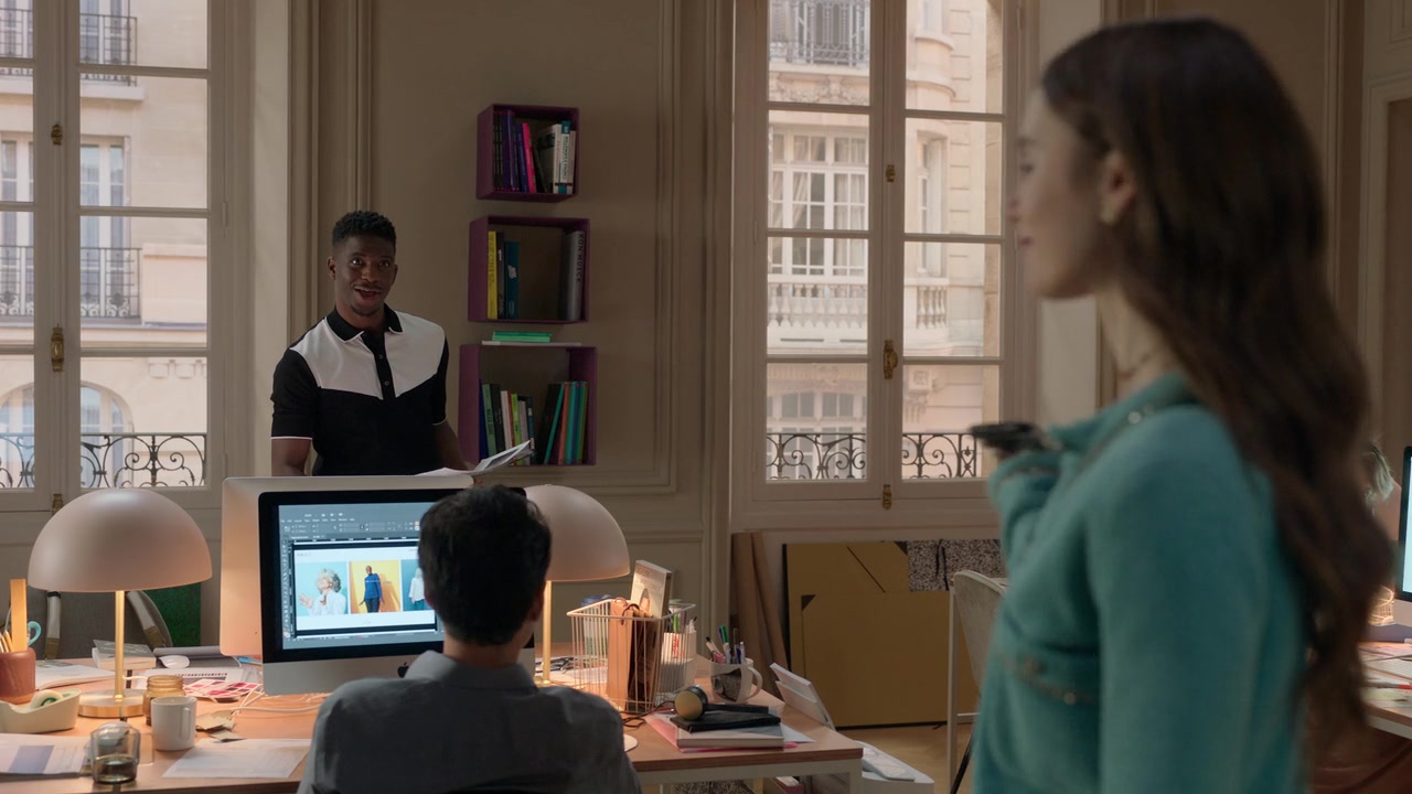 Emily_in_Paris_S01E02_Masculin_Feminin_720p_NF_WEB-DL_DDP5_1_x264-BTN_0113.jpg