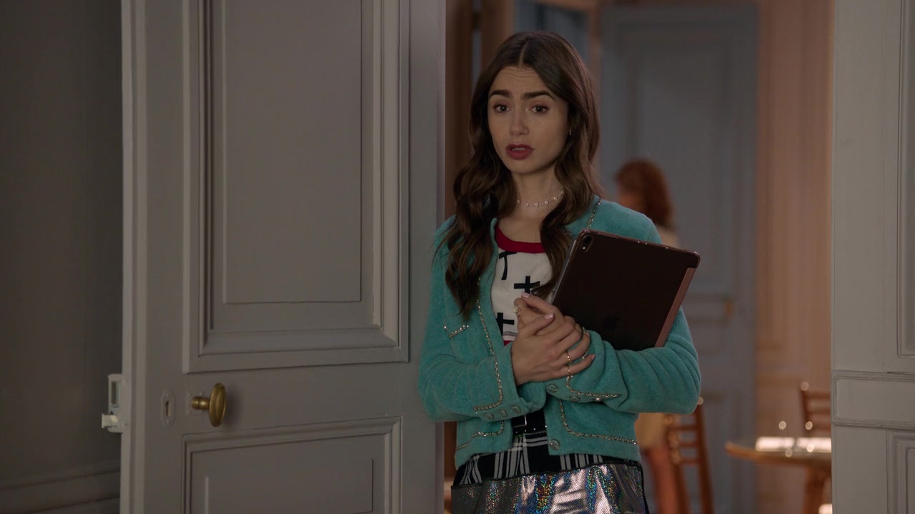 Emily_in_Paris_S01E02_Masculin_Feminin_720p_NF_WEB-DL_DDP5_1_x264-BTN_0121.jpg