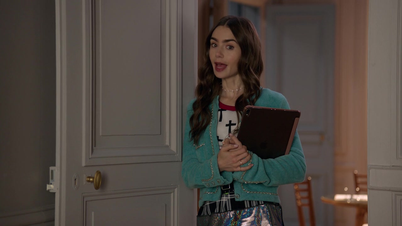 Emily_in_Paris_S01E02_Masculin_Feminin_720p_NF_WEB-DL_DDP5_1_x264-BTN_0126.jpg