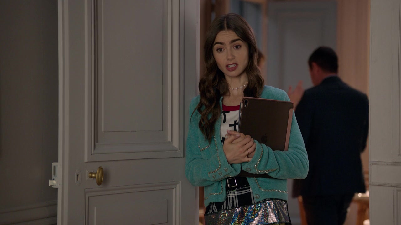 Emily_in_Paris_S01E02_Masculin_Feminin_720p_NF_WEB-DL_DDP5_1_x264-BTN_0133.jpg