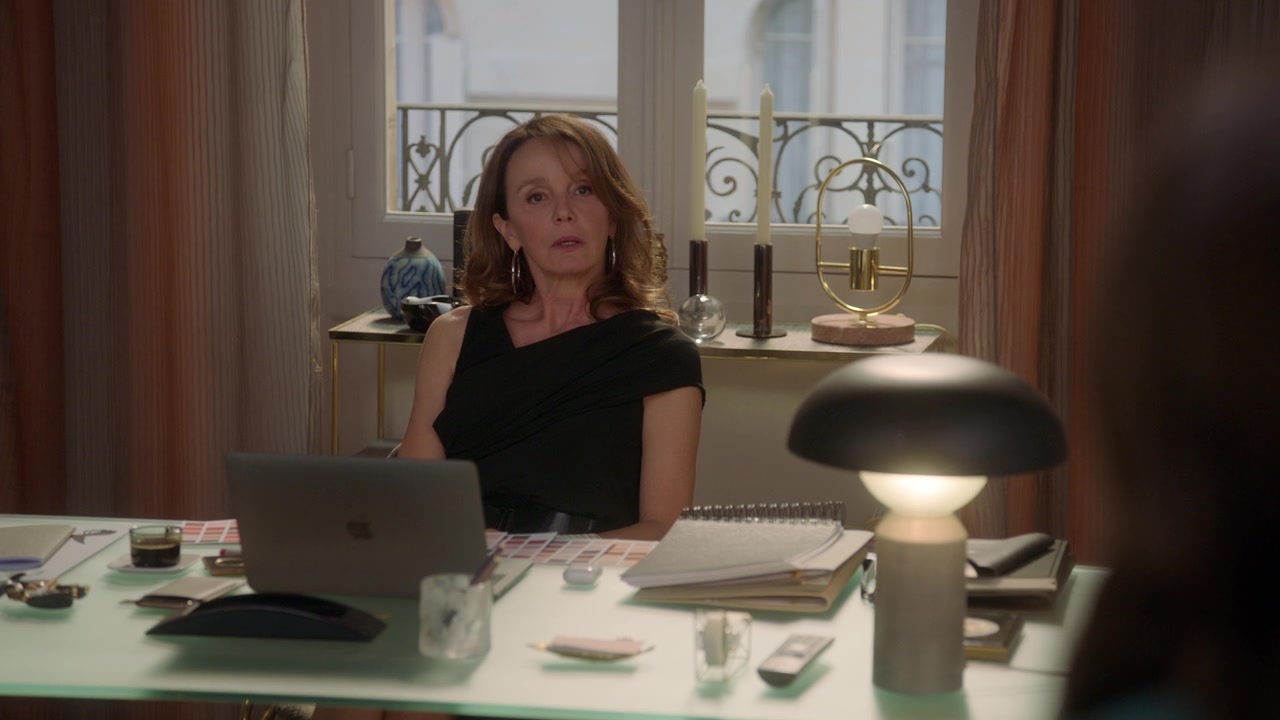 Emily_in_Paris_S01E02_Masculin_Feminin_720p_NF_WEB-DL_DDP5_1_x264-BTN_0134.jpg