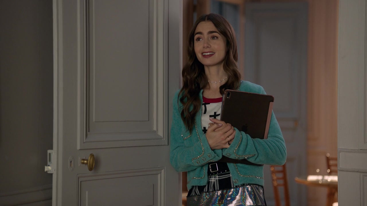 Emily_in_Paris_S01E02_Masculin_Feminin_720p_NF_WEB-DL_DDP5_1_x264-BTN_0144.jpg
