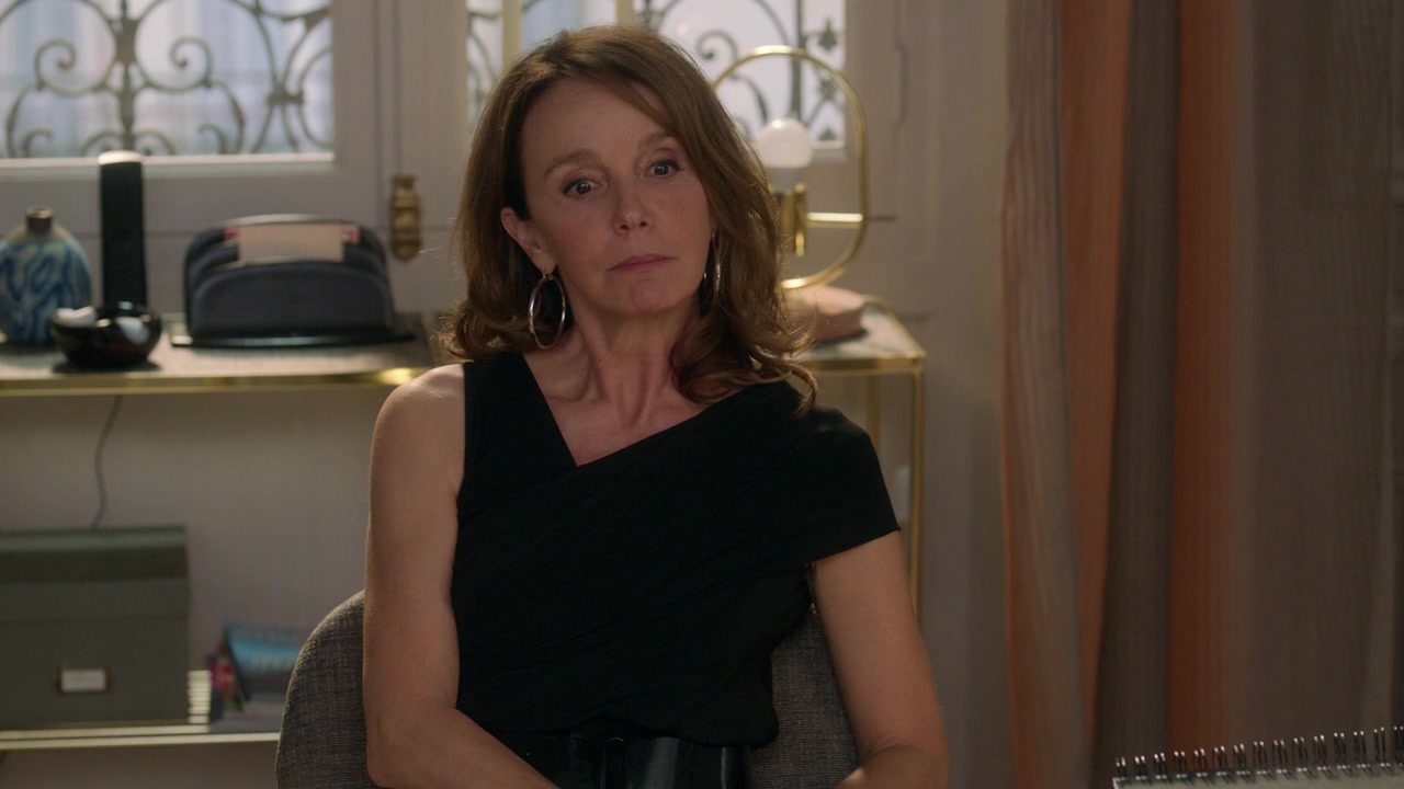 Emily_in_Paris_S01E02_Masculin_Feminin_720p_NF_WEB-DL_DDP5_1_x264-BTN_0154.jpg