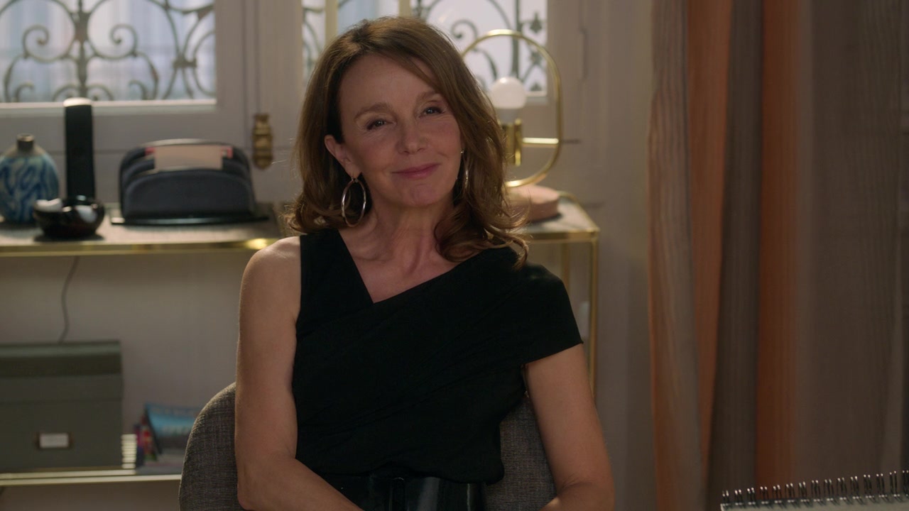 Emily_in_Paris_S01E02_Masculin_Feminin_720p_NF_WEB-DL_DDP5_1_x264-BTN_0155.jpg