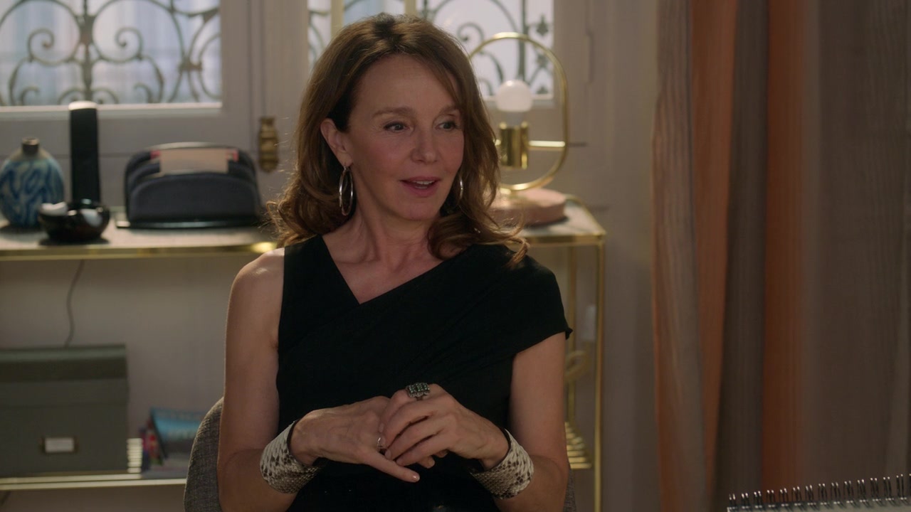 Emily_in_Paris_S01E02_Masculin_Feminin_720p_NF_WEB-DL_DDP5_1_x264-BTN_0173.jpg