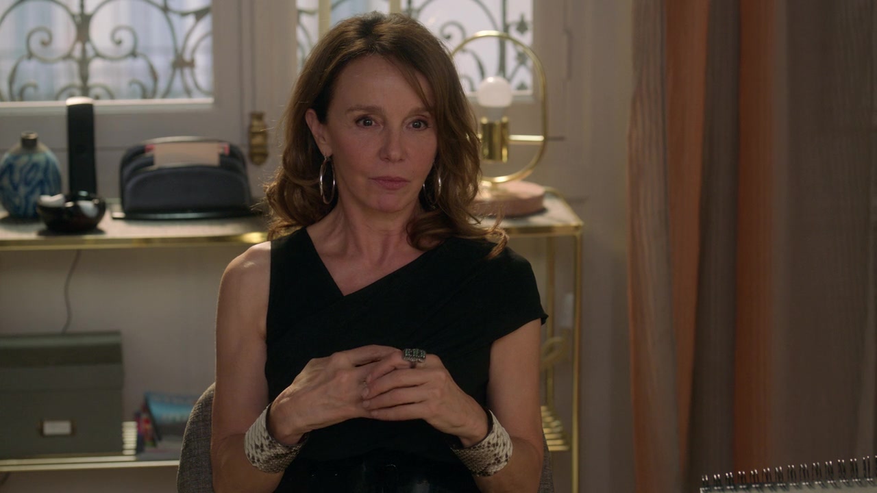 Emily_in_Paris_S01E02_Masculin_Feminin_720p_NF_WEB-DL_DDP5_1_x264-BTN_0177.jpg