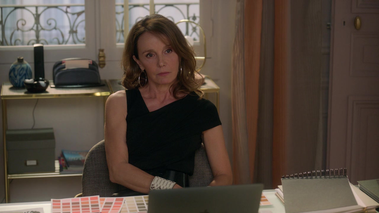 Emily_in_Paris_S01E02_Masculin_Feminin_720p_NF_WEB-DL_DDP5_1_x264-BTN_0197.jpg
