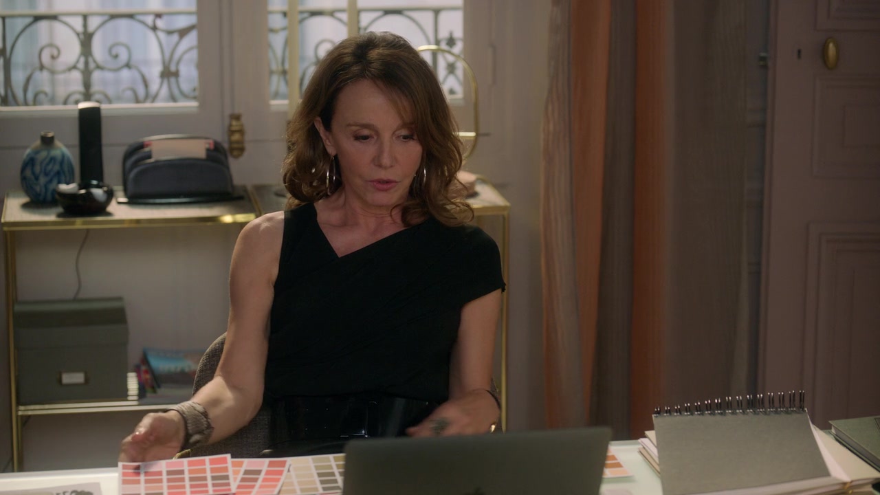 Emily_in_Paris_S01E02_Masculin_Feminin_720p_NF_WEB-DL_DDP5_1_x264-BTN_0199.jpg