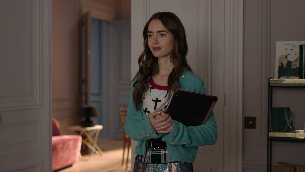 Emily_in_Paris_S01E02_Masculin_Feminin_720p_NF_WEB-DL_DDP5_1_x264-BTN_0209.jpg