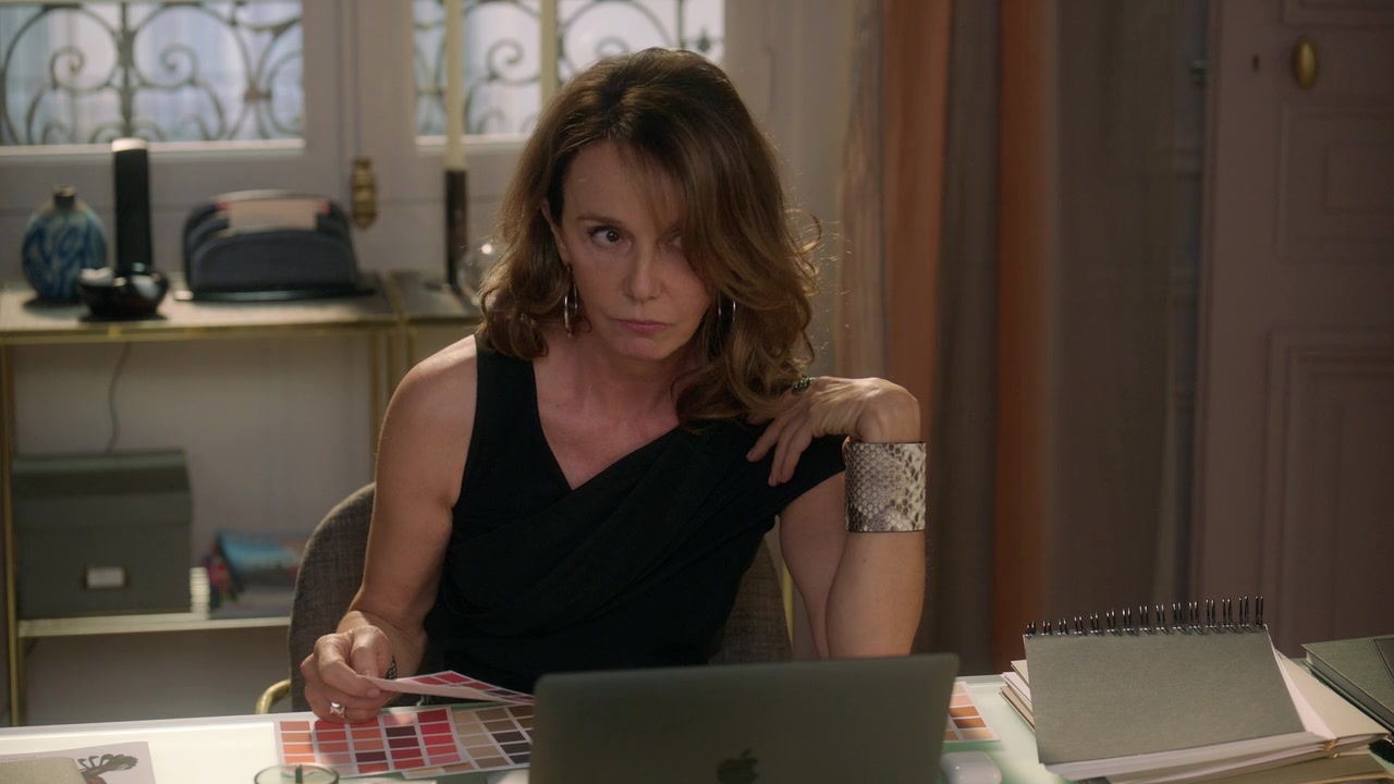 Emily_in_Paris_S01E02_Masculin_Feminin_720p_NF_WEB-DL_DDP5_1_x264-BTN_0212.jpg