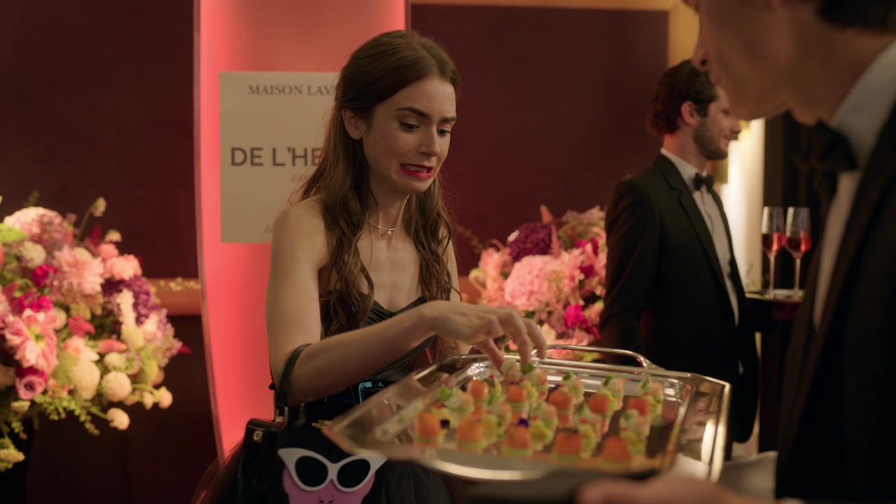 Emily_in_Paris_S01E02_Masculin_Feminin_720p_NF_WEB-DL_DDP5_1_x264-BTN_0224.jpg