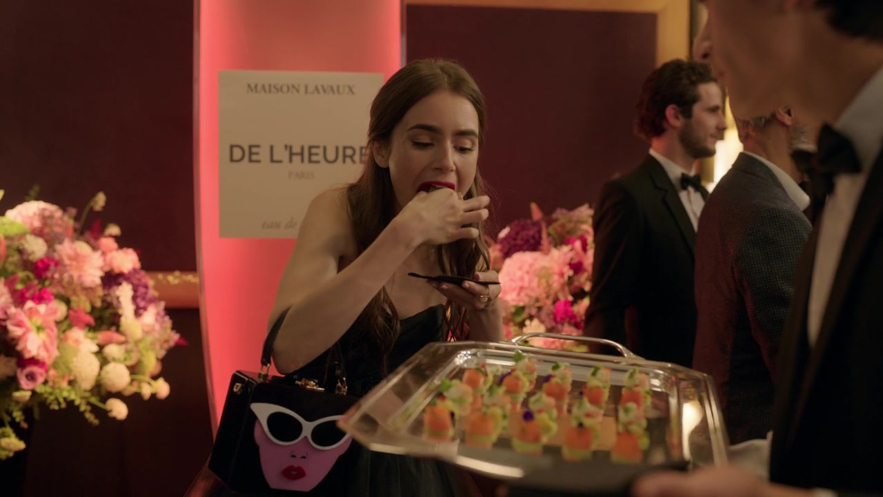Emily_in_Paris_S01E02_Masculin_Feminin_720p_NF_WEB-DL_DDP5_1_x264-BTN_0225.jpg