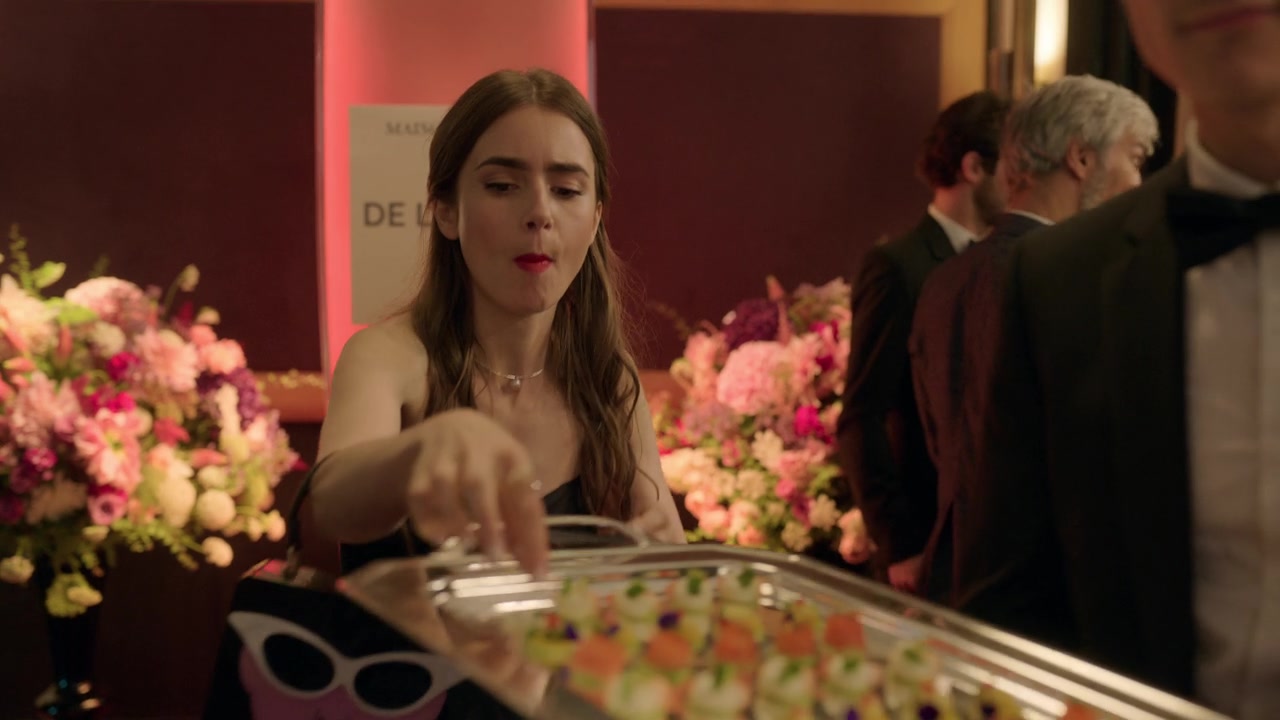 Emily_in_Paris_S01E02_Masculin_Feminin_720p_NF_WEB-DL_DDP5_1_x264-BTN_0226.jpg