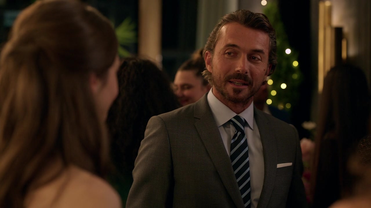 Emily_in_Paris_S01E02_Masculin_Feminin_720p_NF_WEB-DL_DDP5_1_x264-BTN_0247.jpg