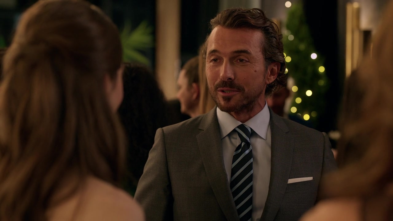 Emily_in_Paris_S01E02_Masculin_Feminin_720p_NF_WEB-DL_DDP5_1_x264-BTN_0258.jpg