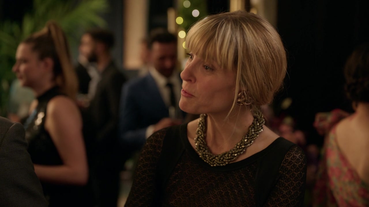 Emily_in_Paris_S01E02_Masculin_Feminin_720p_NF_WEB-DL_DDP5_1_x264-BTN_0264.jpg