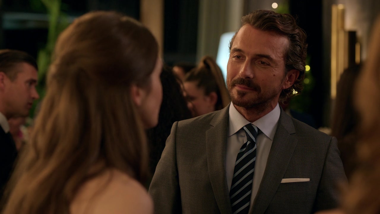 Emily_in_Paris_S01E02_Masculin_Feminin_720p_NF_WEB-DL_DDP5_1_x264-BTN_0289.jpg
