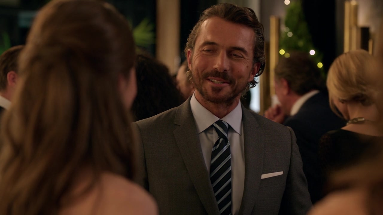 Emily_in_Paris_S01E02_Masculin_Feminin_720p_NF_WEB-DL_DDP5_1_x264-BTN_0305.jpg