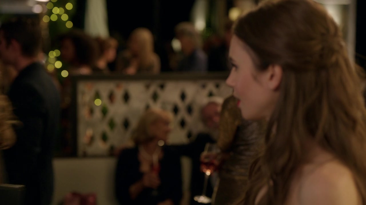 Emily_in_Paris_S01E02_Masculin_Feminin_720p_NF_WEB-DL_DDP5_1_x264-BTN_0316.jpg