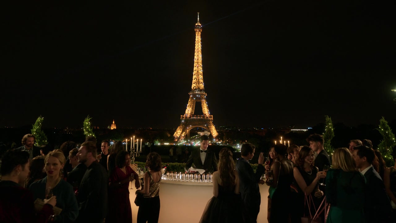Emily_in_Paris_S01E02_Masculin_Feminin_720p_NF_WEB-DL_DDP5_1_x264-BTN_0320.jpg