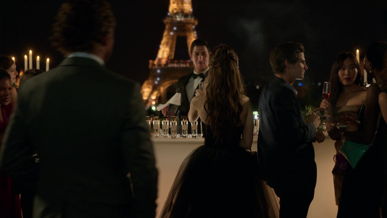 Emily_in_Paris_S01E02_Masculin_Feminin_720p_NF_WEB-DL_DDP5_1_x264-BTN_0324.jpg