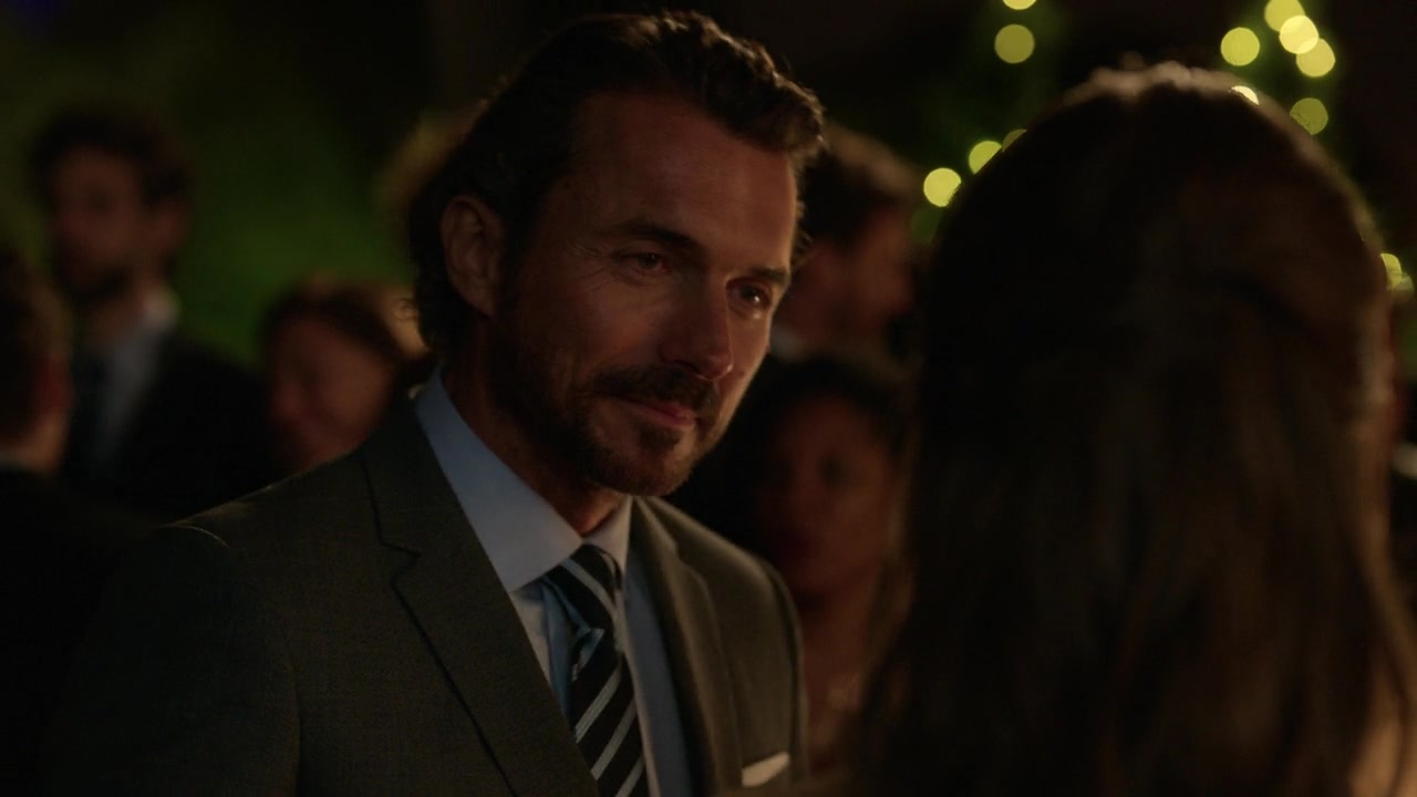 Emily_in_Paris_S01E02_Masculin_Feminin_720p_NF_WEB-DL_DDP5_1_x264-BTN_0332.jpg