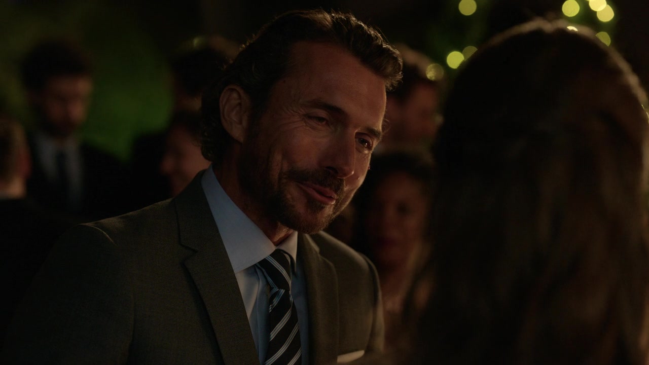 Emily_in_Paris_S01E02_Masculin_Feminin_720p_NF_WEB-DL_DDP5_1_x264-BTN_0341.jpg