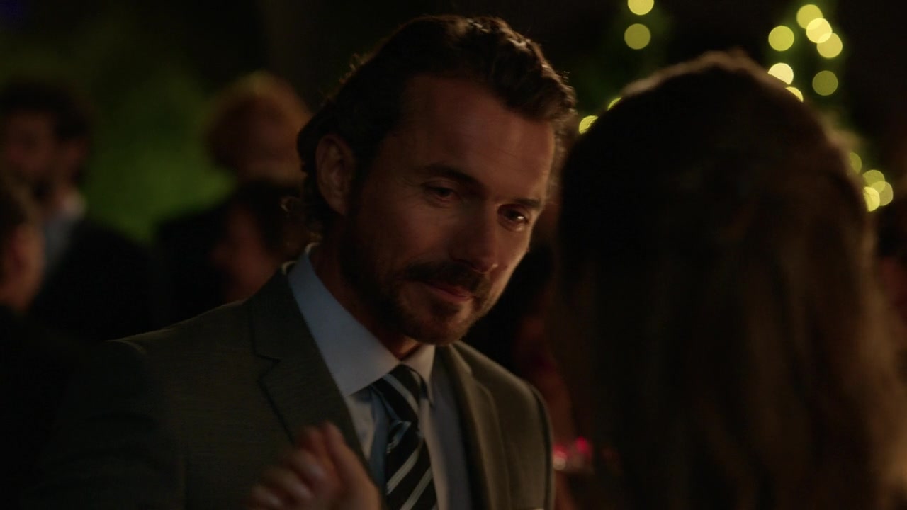Emily_in_Paris_S01E02_Masculin_Feminin_720p_NF_WEB-DL_DDP5_1_x264-BTN_0351.jpg