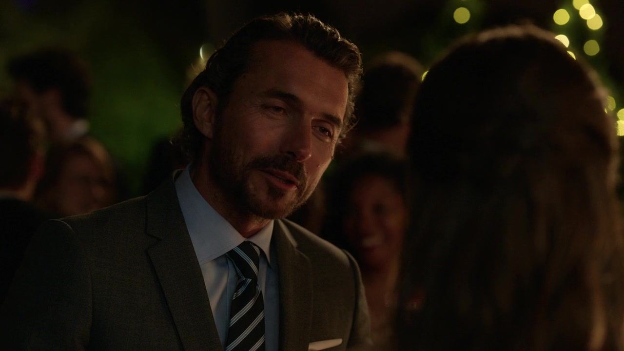 Emily_in_Paris_S01E02_Masculin_Feminin_720p_NF_WEB-DL_DDP5_1_x264-BTN_0362.jpg