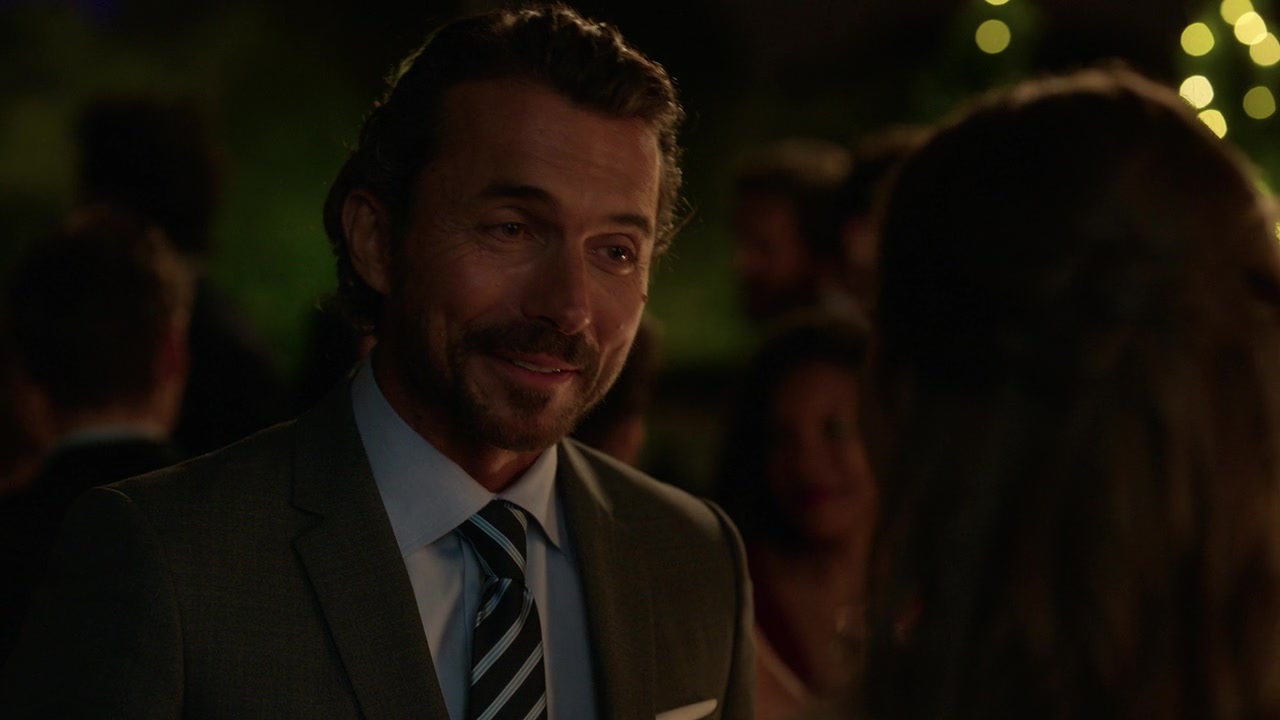 Emily_in_Paris_S01E02_Masculin_Feminin_720p_NF_WEB-DL_DDP5_1_x264-BTN_0389.jpg