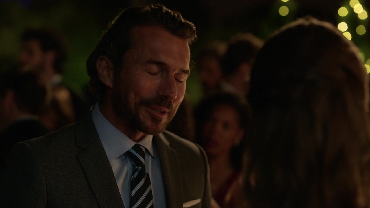 Emily_in_Paris_S01E02_Masculin_Feminin_720p_NF_WEB-DL_DDP5_1_x264-BTN_0403.jpg